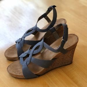 Sale❣️ Aerosoles wonderplush wedge sandals | 9